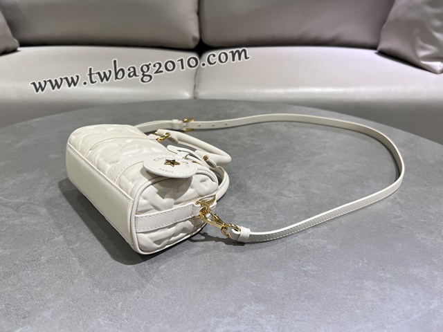 Dior专柜新款迪奥顶级原单杏色压花菱格Groove16迷你手袋 djfk1206